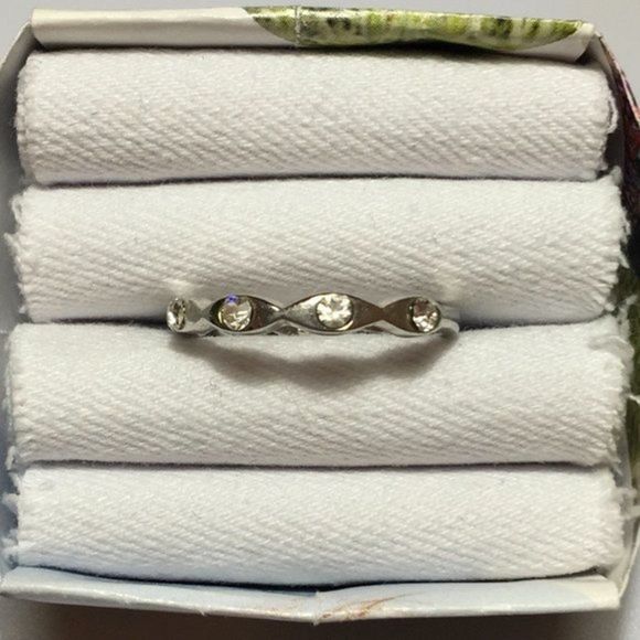 Silver Tone Ring Clear Rhinestones Simulated Diamonds Costume Jewelry Size 8 - Picture 8 of 8